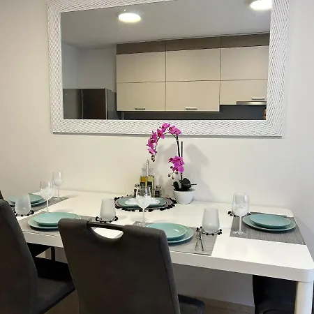 Leo Free Parking - President Palace *