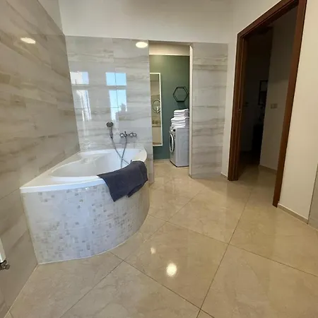 Leo Free Parking - President Palace Apartment Bratislava