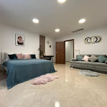 Leo Free Parking - President Palace *