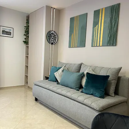 Leo Free Parking - President Palace * Bratislava