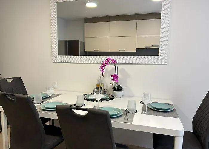 Leo Free Parking - President Palace *