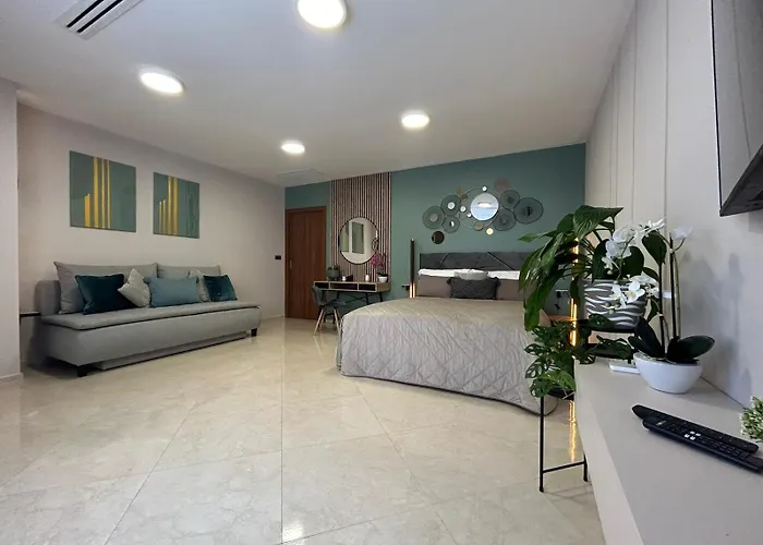 Leo Free Parking - President Palace * Bratislava