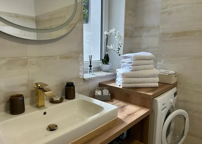 Leo Free Parking - President Palace *