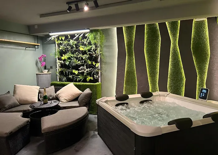 Leo Free Parking - President Palace Bratislava