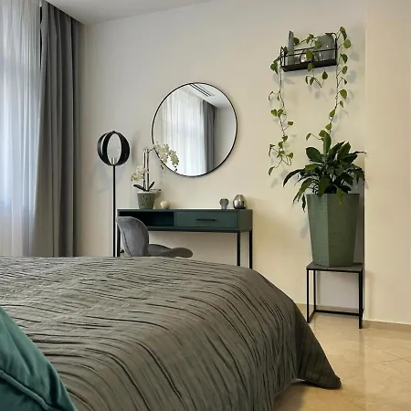 Leo Free Parking - President Palace Братислава