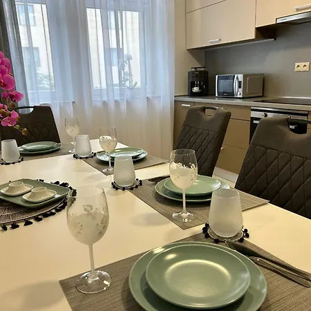 Апартаменты Leo Free Parking - President Palace *