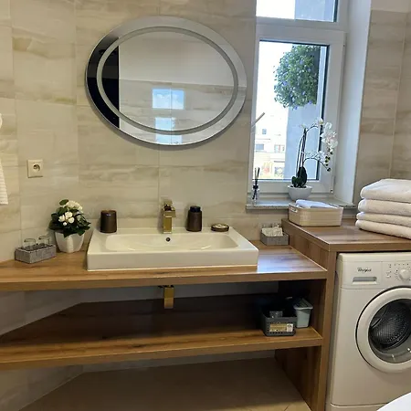 Leo Free Parking - President Palace * Братислава