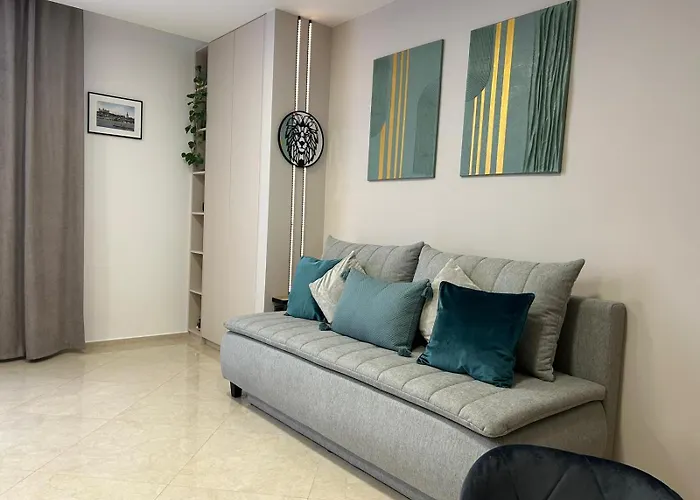 Leo Free Parking - President Palace * Bratislava