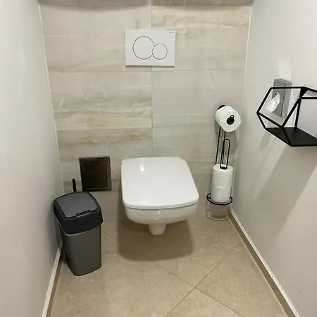 Leo Free Parking - President Palace براتسيلافا