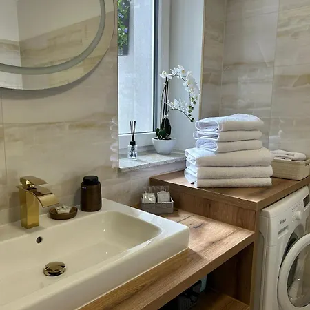 Leo Free Parking - President Palace *