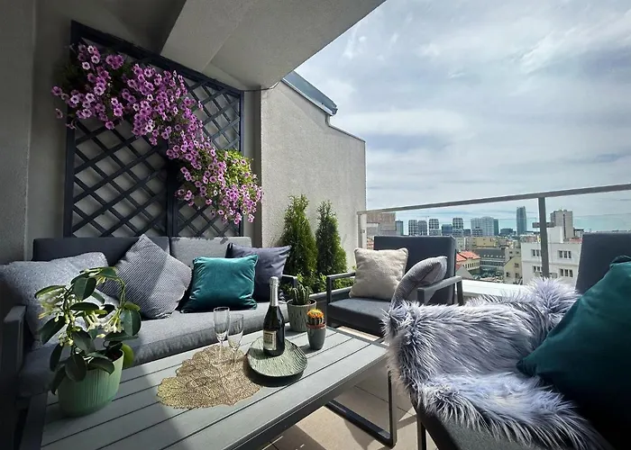 Leo Free Parking - President Palace * Bratislava