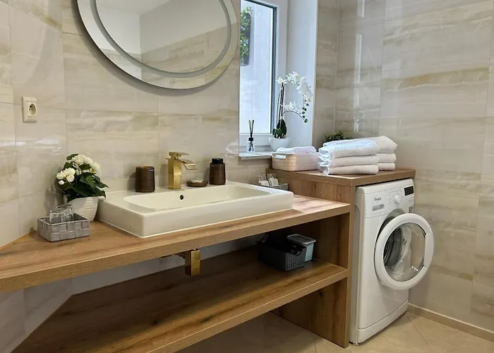 Leo Free Parking - President Palace *